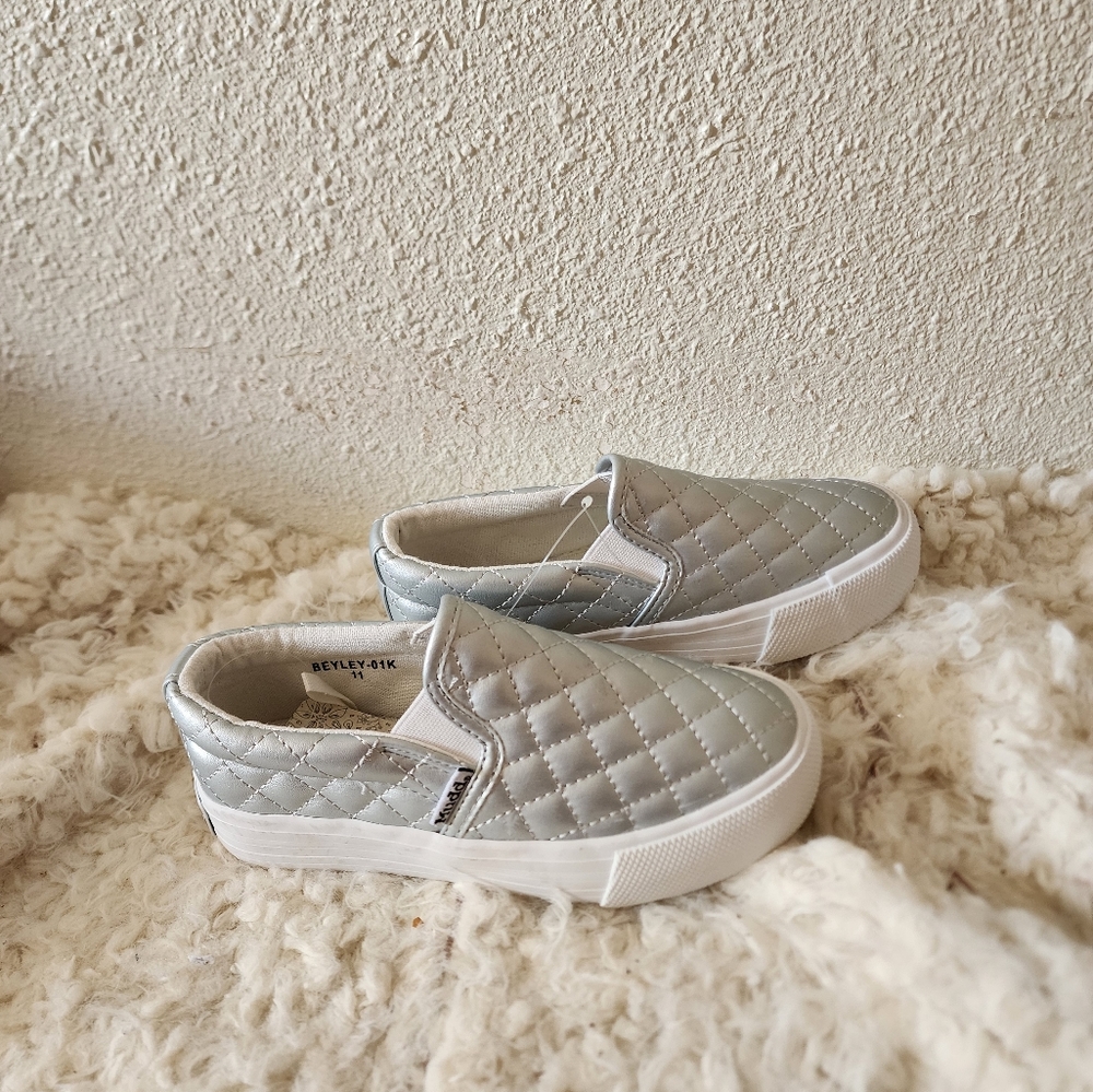 Shoes - Picture 2 of 5